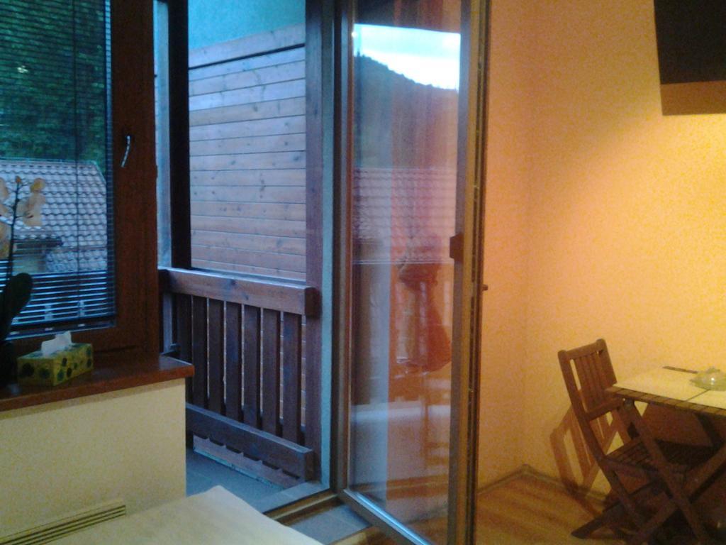 FATRAPARK 1 U SOVIČKY štúdio, kuchynka, kúpeľňa,s balkónom grátis parkovanie v podzemnej garáži Ruzomberok Exterior foto